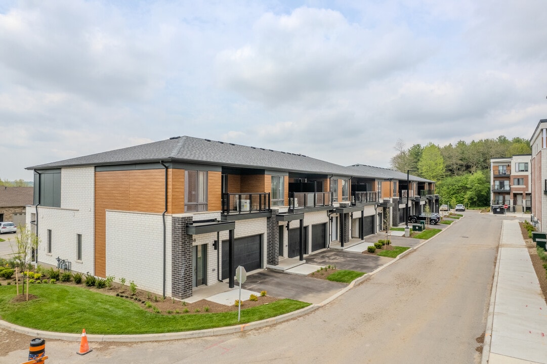 25 Isherwood Av in Cambridge, ON - Building Photo