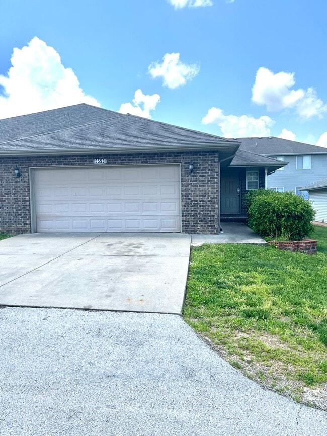 5551-5553 N Brown Ln in Ozark, MO - Building Photo - Building Photo