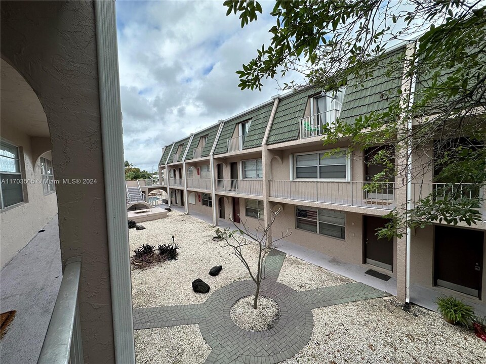 1100 SE 4th Ave in Deerfield Beach, FL - Building Photo