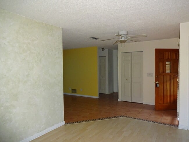 18 Black Alder Dr in Palm Coast, FL - Building Photo - Building Photo