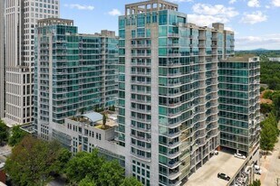 923 Peachtree St NE in Atlanta, GA - Building Photo