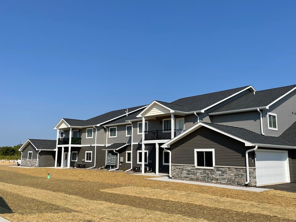 Settlers Ridge Apartments in Elk Mound, WI - Foto de edificio