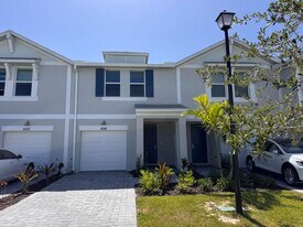 496 Salisbury Cir in Fort Pierce, FL - Building Photo