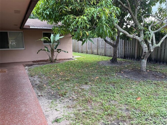 5800 NW 15th St in Sunrise, FL - Building Photo - Building Photo