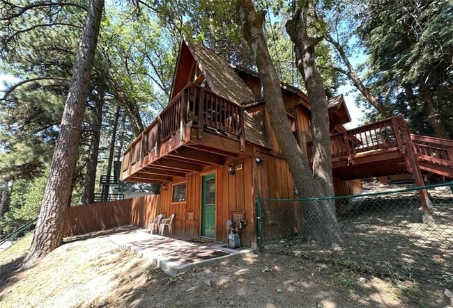 31450 Ocean View Dr in Running Springs, CA - Building Photo - Building Photo