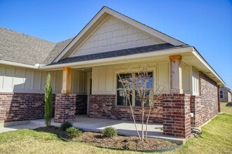 572 Hackberry Ln in Goldsby, OK - Building Photo - Building Photo