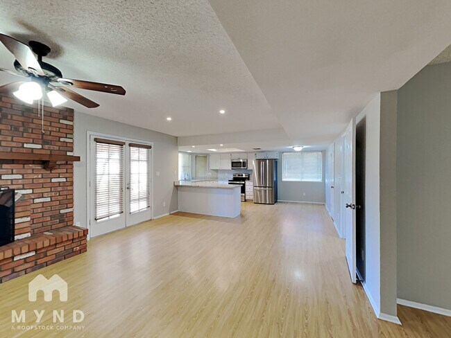 19028 N 7th Dr in Phoenix, AZ - Foto de edificio - Building Photo