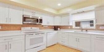 721 N Lakeside Dr in Lake Worth Beach, FL - Building Photo