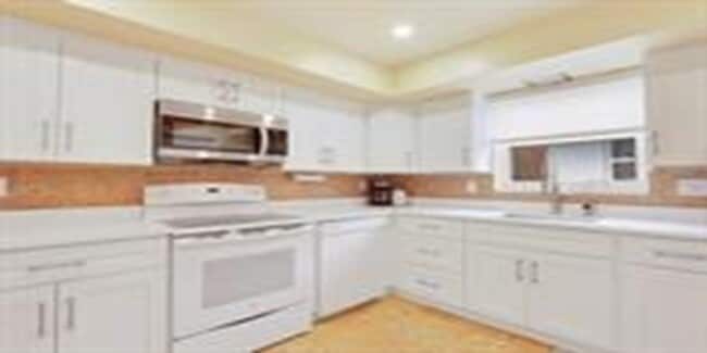 property at 721 N Lakeside Dr