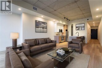 24 Augusta St in Hamilton, ON - Building Photo - Building Photo