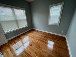 126 Cross St in Somerville, MA - Building Photo - Building Photo