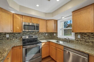 32 Cadogan Way in Nashua, NH - Building Photo - Building Photo