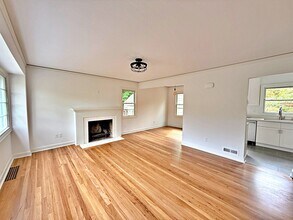 3360 SE Franklin St in Portland, OR - Building Photo - Building Photo