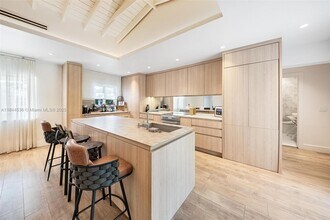 919 Granada Groves Ct in Coral Gables, FL - Building Photo - Building Photo