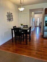 101 Brownstone Ct in Wilton, NY - Foto de edificio - Building Photo