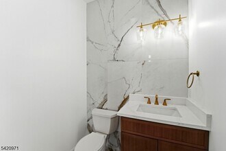 704 Green Ln in Union, NJ - Foto de edificio - Building Photo