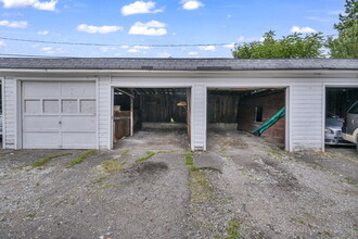 3300 W 98th St in Cleveland, OH - Building Photo - Building Photo