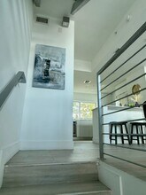 8143 Harding Ave in Miami Beach, FL - Foto de edificio - Building Photo