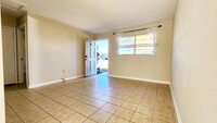 513 Wildwood St, Unit UnitA in Mary Esther, FL - Foto de edificio - Building Photo