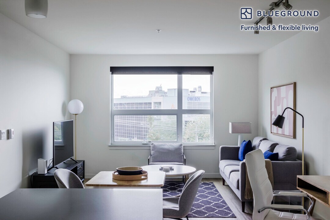 330 3rd Ave W in Seattle, WA - Foto de edificio