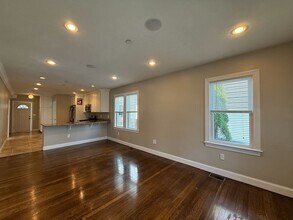 210 Cedar St in Somerville, MA - Foto de edificio - Building Photo