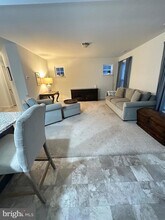 9 Shillington Ln in Carlisle, PA - Foto de edificio - Building Photo