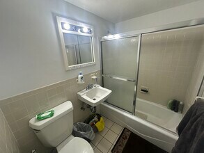 212 Kent St, Unit 44 in Brookline, MA - Foto de edificio - Building Photo