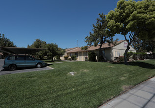 Chateau Sunnyside in Clovis, CA - Foto de edificio - Building Photo