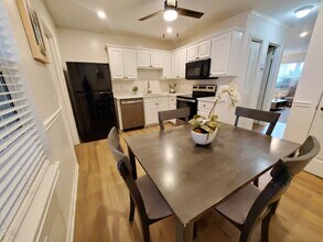 2039 Rondo St, Unit E in Charleston, SC - Foto de edificio - Building Photo