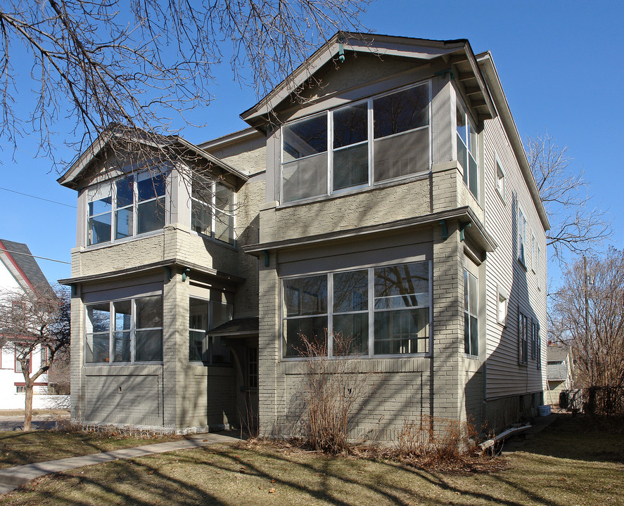 1753 Iglehart Ave in St. Paul, MN - Building Photo