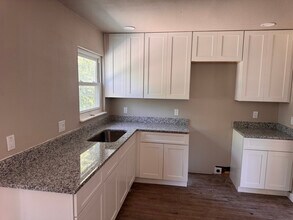 331 Longview Dr in San Antonio, TX - Building Photo - Building Photo