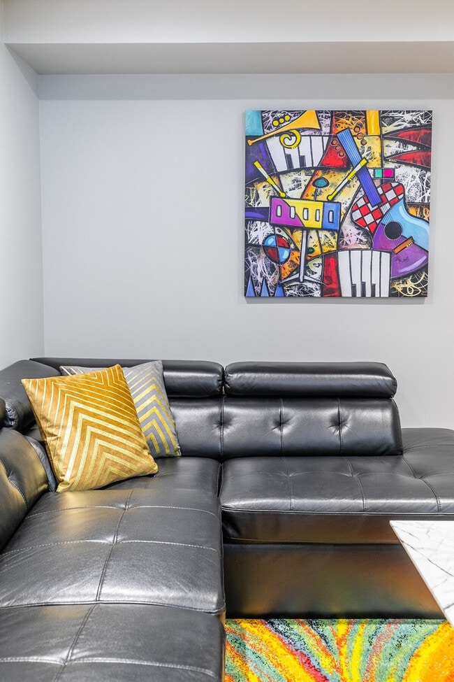 114 Shoreview Pl in Hamilton, ON - Building Photo - Building Photo