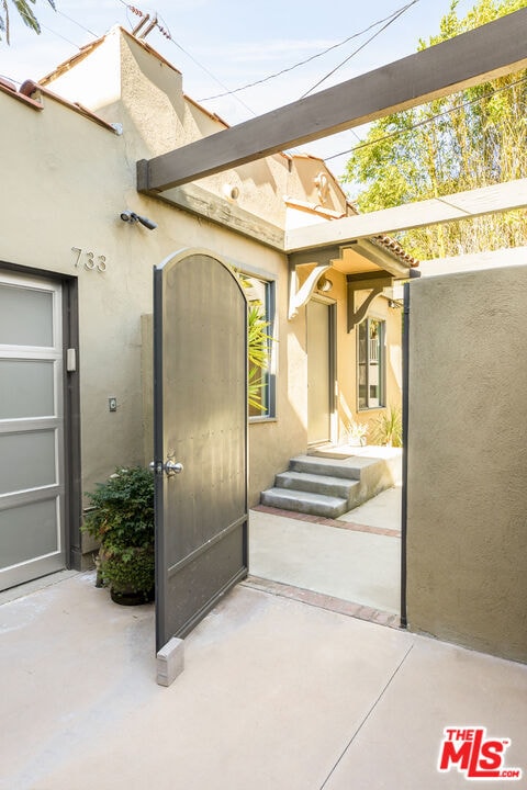 733 Westmount Dr in West Hollywood, CA - Building Photo - Building Photo