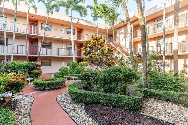 10985 SW 107th St in Miami, FL - Foto de edificio - Building Photo
