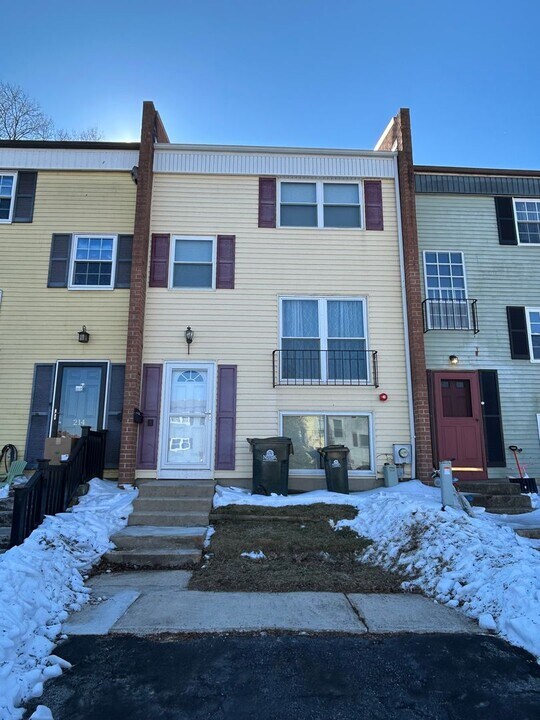 216 Whitherspoon Ln in Newark, DE - Building Photo