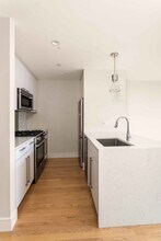 242 Elizabeth St in New York, NY - Foto de edificio - Building Photo