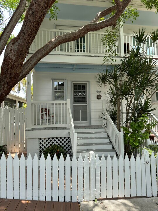 75 Golf Club Dr in Key West, FL - Building Photo
