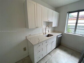 1611 Euclid Ave in Miami Beach, FL - Building Photo - Building Photo