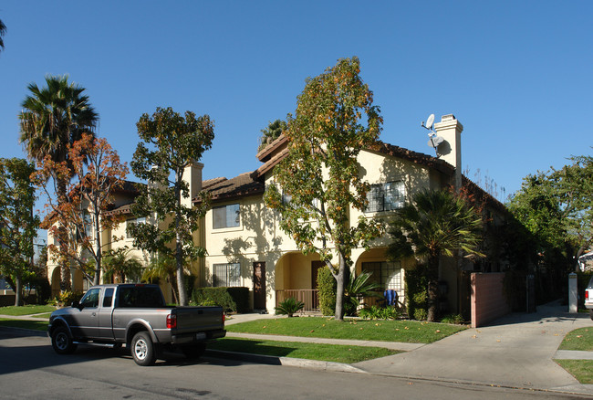 3551-3569 Green Ave in Los Alamitos, CA - Foto de edificio - Building Photo