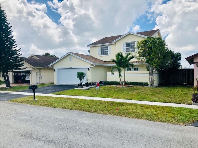 1010 SW 99th Ave in Pembroke Pines, FL - Building Photo - Building Photo