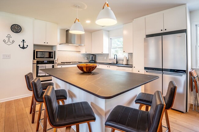 215 NE 63rd St in Oak Island, NC - Building Photo - Building Photo