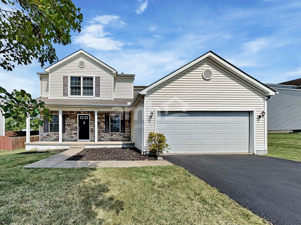2271 Landcrest Dr in Lancaster, OH - Building Photo
