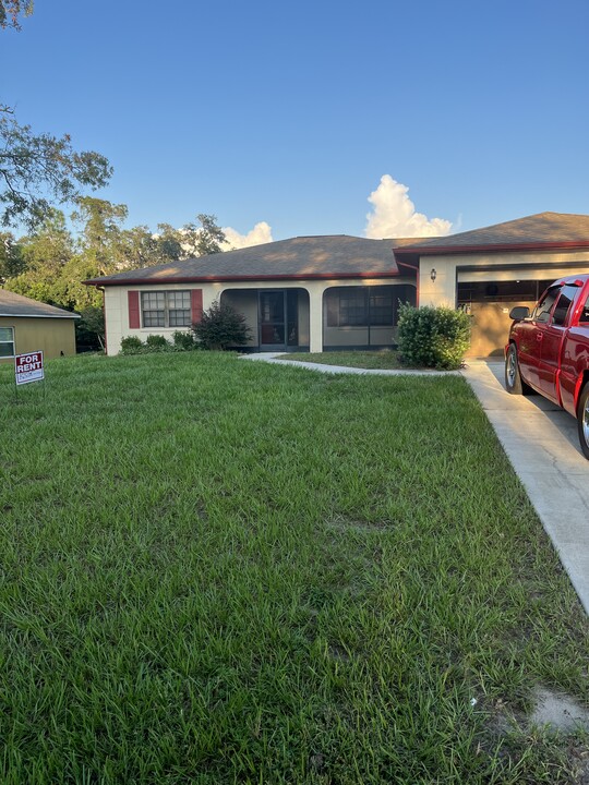 2174 Deborah Dr in Spring Hill, FL - Building Photo