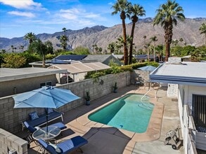 572 N Calle Marcus in Palm Springs, CA - Building Photo - Building Photo