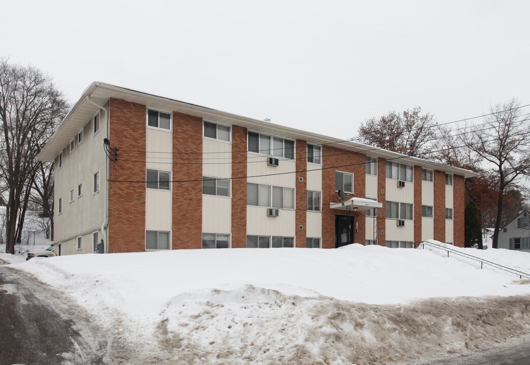4233 3rd St NE in Columbia Heights, MN - Building Photo