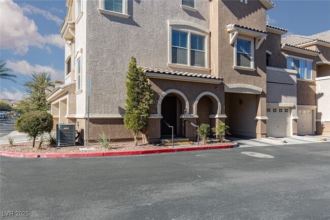 8777 W Maule Ave in Las Vegas, NV - Building Photo - Building Photo