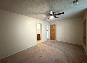 205 W Washington Ave, Unit B in Copperas Cove, TX - Foto de edificio - Building Photo