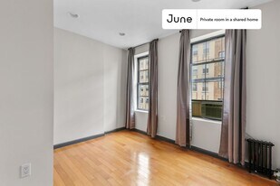 Room in Shared 3 bed/1 bath home in New York, NY - Building Photo