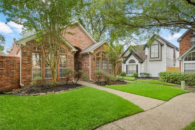 6627 Queensclub Dr in Houston, TX - Building Photo - Building Photo