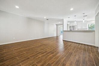 4512 Pine St in Bellaire, TX - Building Photo - Building Photo